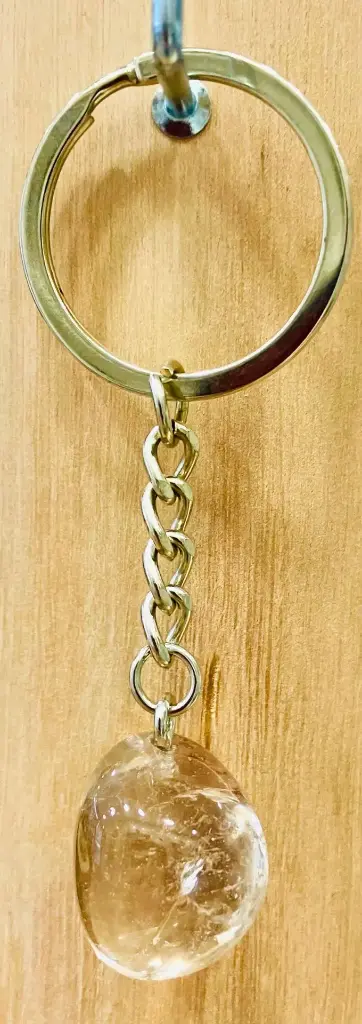 Porte clé en Cristal de roche (pierre roulée)