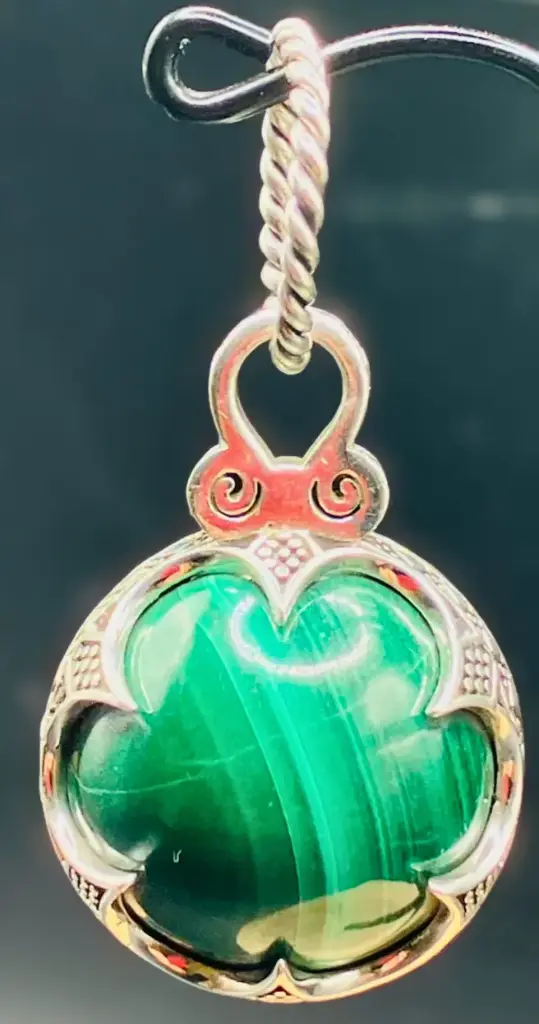 Pendentif Gotland Ball en Malachite – Monture en Argent