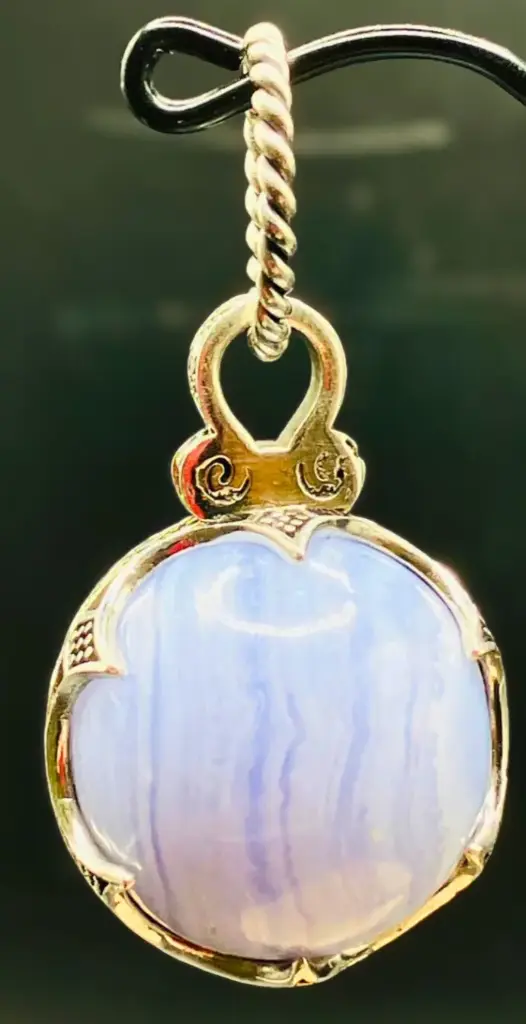 Pendentif Gotland Ball en Calcédoine Bleue – Monture en Argent