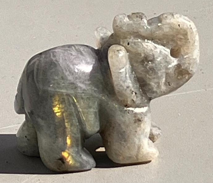 Eléphant en Labradorite