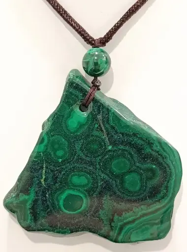 Pendentif pierre plate Malachite avec cordon