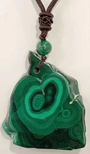 Pendentif pierre plate Malachite avec cordon