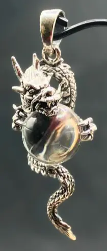 Pendentif Dragon et Cristal de Roche