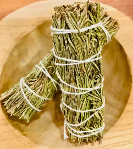 Bâton de fumigation au Romarin