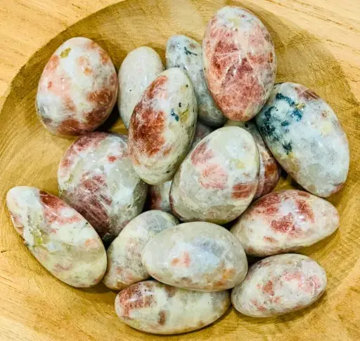 Pierres roulées Pierre de Soleil sur Quartz